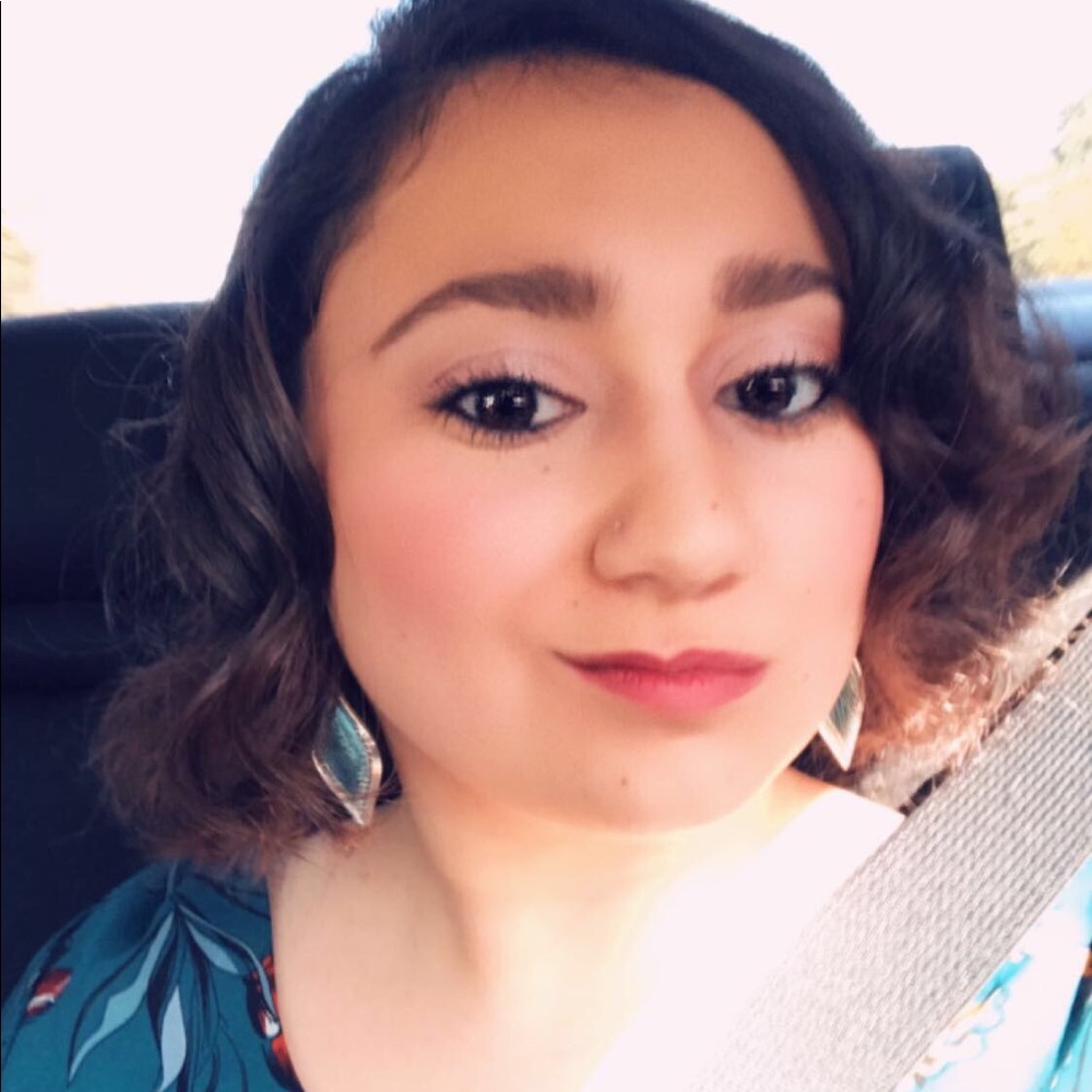 Meet your Posher, Anahi